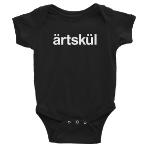 The ärtskül baby onesies are handprinted in the USA on 100% soft premium combed ring-spun cotton using Italian eco-friendly water-based inks.  Artskul baby bodysuits are the perfect shower gift and an excellent baby outfit for cute and unforgettable Instagram photos. Save the smiles forever with an adorable baby onesie for your baby lifestyle photos. 