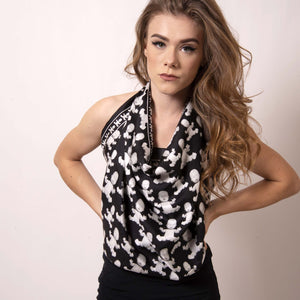 Make a statement and transform our chic black and white Baby Pop Medium Square Scarf into an all-new bespoke top. Express your personality and style with a few creative and clever ties. ärtskül's first collection is a contemporary reinterpretation of the distinctive houndstooth motif and adds a nice touch of attitude to any outfit. 