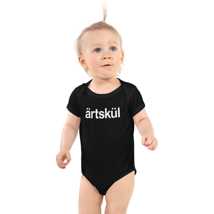 Black baby bodysuit with white artskul logo. The ärtskül baby onesies are handprinted in the USA on 100% soft premium combed ring-spun cotton using Italian eco-friendly water-based inks.  Artskul baby bodysuits are the perfect shower gift and an excellent baby outfit for cute and unforgettable Instagram photos. Save the smiles forever with an adorable baby onesie for your baby lifestyle photos. 